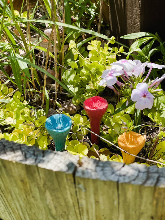 Pollinator's Watering Fountain | Mini Drinking Hole for Bees (Bee Cups)